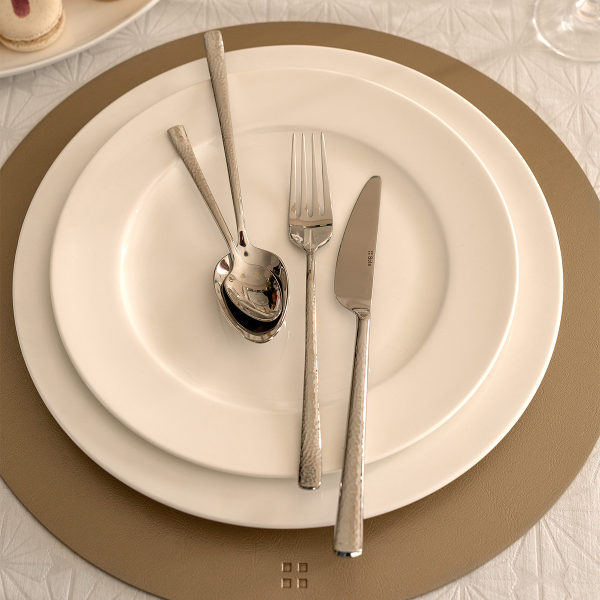 Arany tányéralátét ø 38 cm – Elements Ambiente