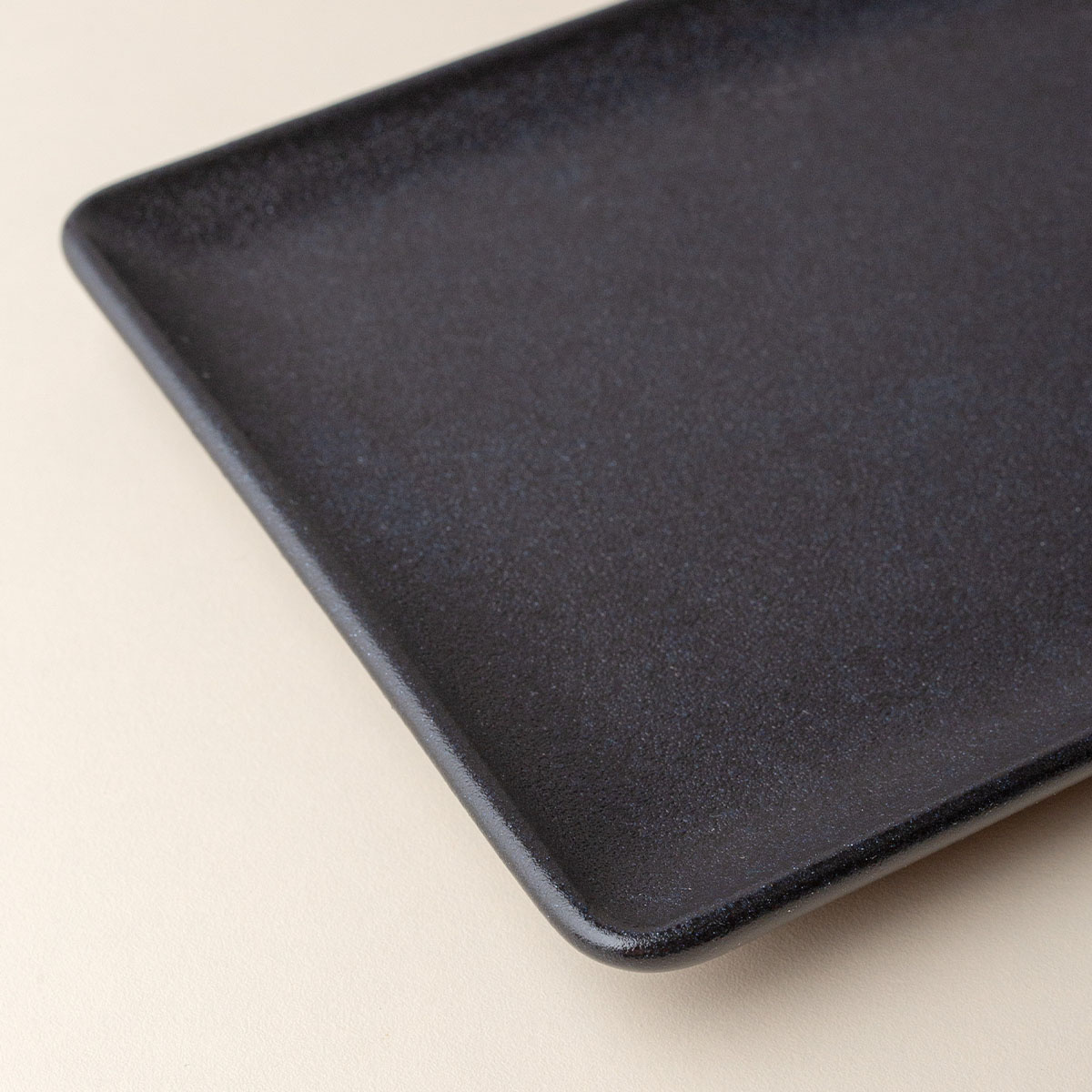 Szervírozó tányér 24 x 13 cm — Basic black matt