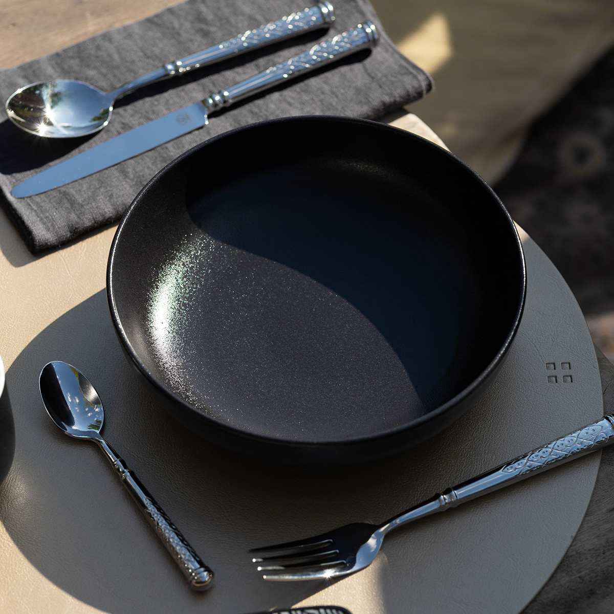 Mély U-Coupe tányér 21 cm — Basic black matt