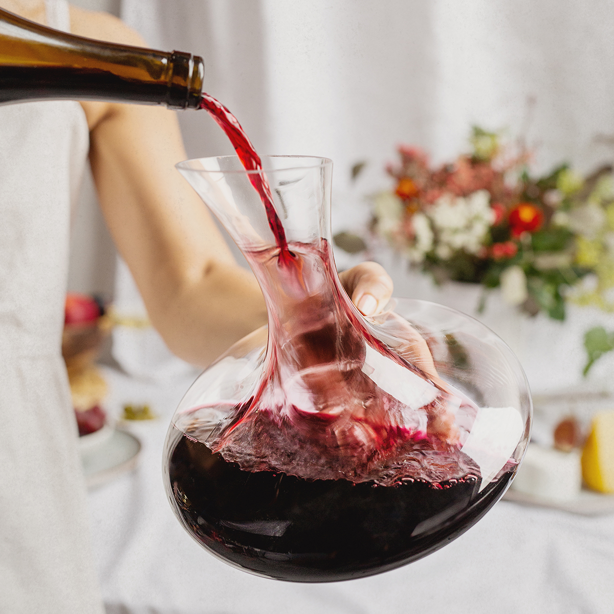 Hagyd „fellélegezni” a bort üvegkancsóban